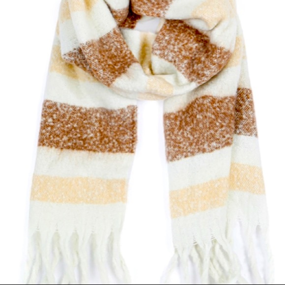 🧨2/$15💰Soft Taupe Scarf - Picture 6 of 7